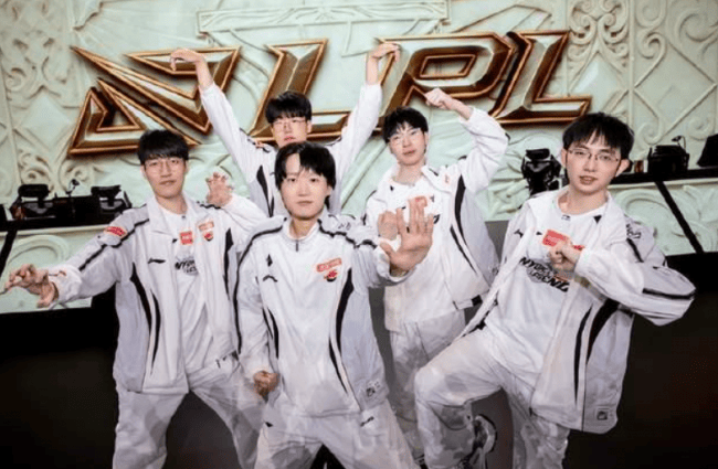 【一竞技】LOL:LPL最精彩比赛诞生 JDG爆冷击败AL晋级!